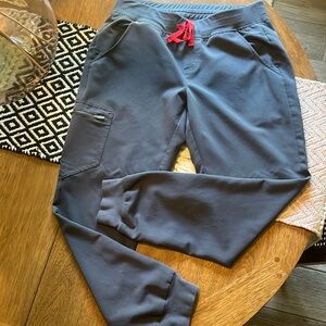 Figs charcoal scrub set size medium